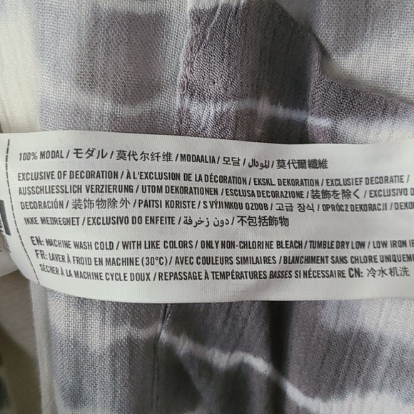 2/16$ Hollister Blouses - Picture 3 of 4